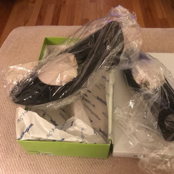 Walking Cradles Woman’s Shoes - Picture 5 of 10